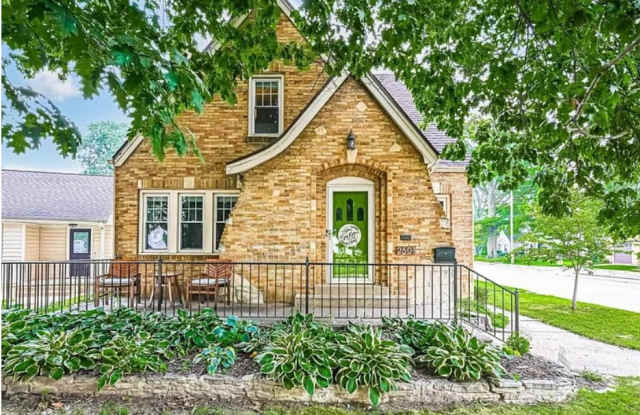 2501 West Moss Avenue - 2501 West Moss Avenue, Peoria, IL 61604