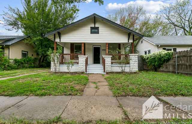 Historic 2 Bedroom Home Gallery 1