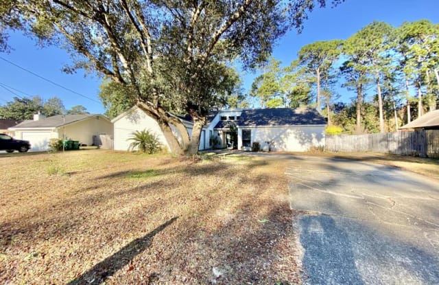 938 Rue De Palm Dr - 938 Rue De Palms, Niceville, FL 32578