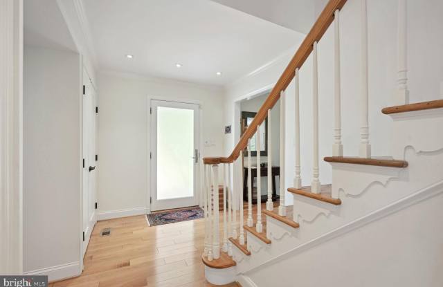 4208 MAPLE Terrace Gallery 2