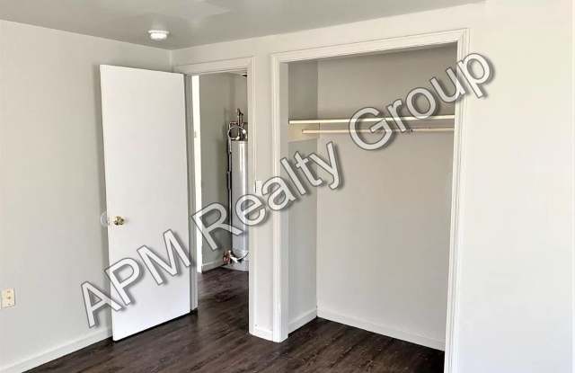 Updated two bedroom - Harden St. Gallery 4