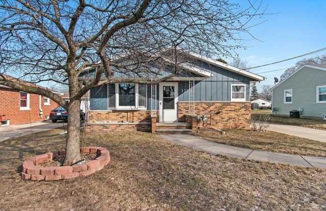 1730 S Madison Street photos photos