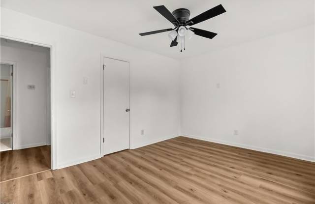9554 Lakeside Drive Gallery 4