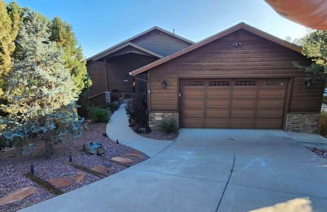 Beautiful Veiws From This Spacious Four Bedroom Home! Gallery 4