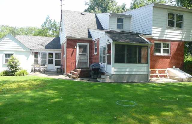 190 BAYARD LANE Gallery 4