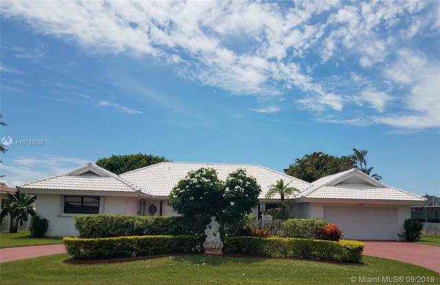 6880 Winged Foot Dr - 6880 Winged Foot Drive, Country Club, FL 33015