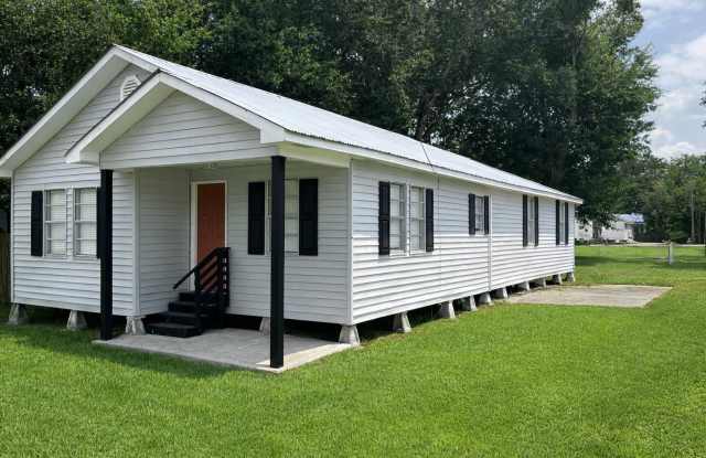 3 Bedroom House in Duson Gallery 3