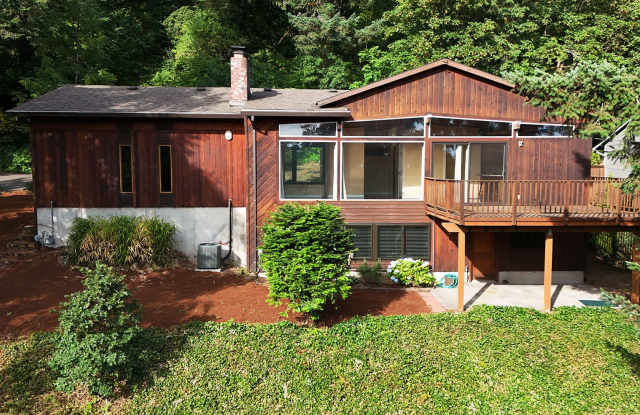 Hilltop Home in West Linn w/ 3 Bed and 2 Bath photos photos