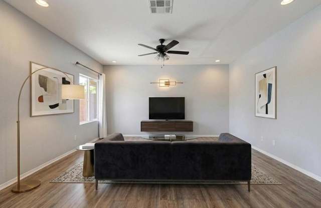 BEAUTIFUL PROPERTY IN PROVIDENCE WITH DOWNSTAIRS BEDROOM! Gallery 3