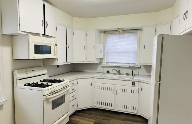 427 W Garfield St - 427 West Garfield Street, Freeport, IL 61032