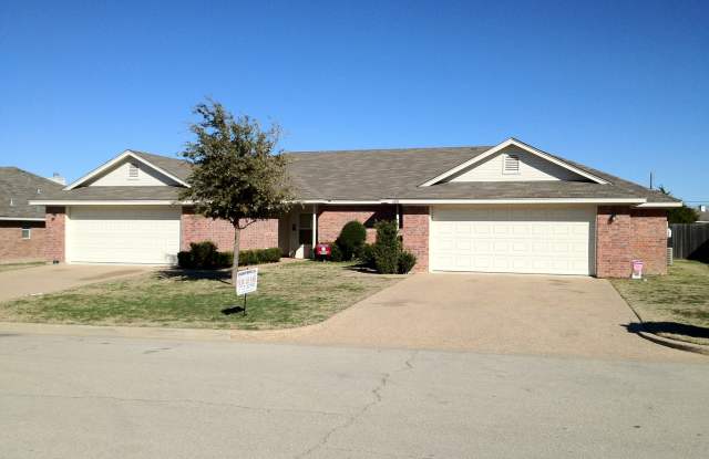 3BR / 2BA Duplex in Hewitt, Texas | Midway ISD *Leasing Special Available* photos photos