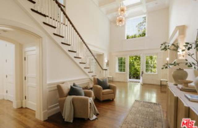 2435 Mandeville Canyon Road Gallery 4