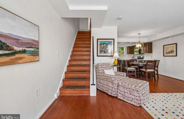 3812 JASON Avenue Gallery 2