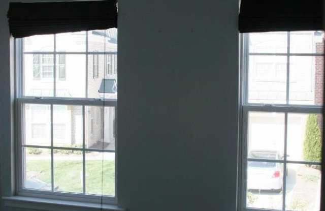 335 Longchamp Lane Gallery 3
