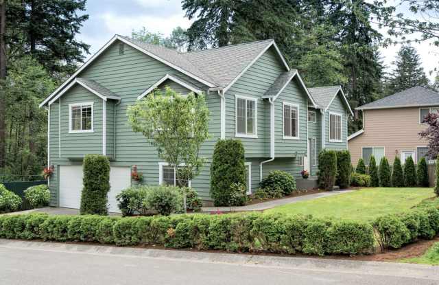 Large 5 Bed SPLIT-LEVEL Kenmore Home! photos photos