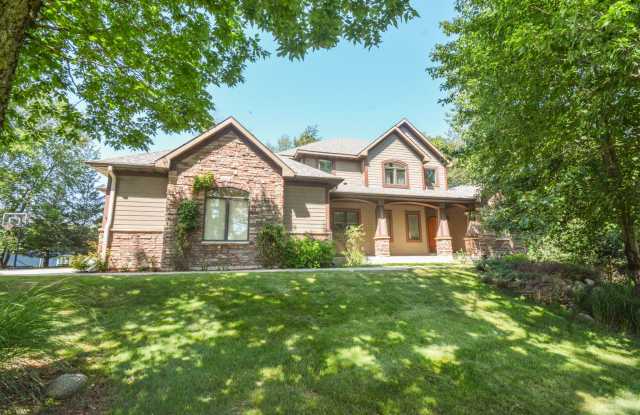 STUNNING 5 Bed 3.5 Bath Luxury Home! photos photos
