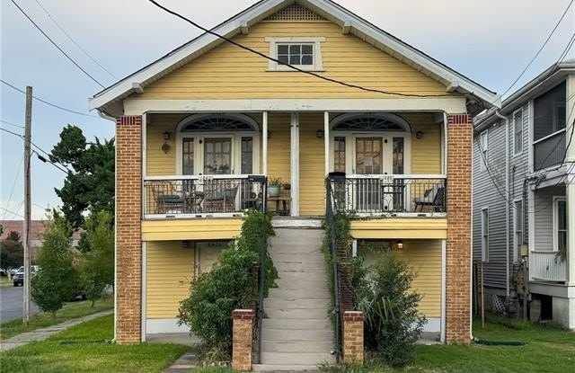 1838 MOSS Street photos photos