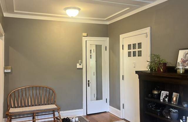 920 West Waveland Avenue - 920 West Waveland Avenue, Chicago, IL 60613