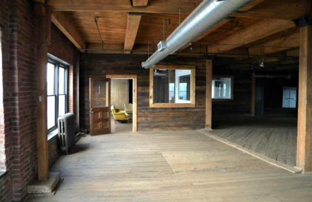 1427 West 9th Street Gallery 1