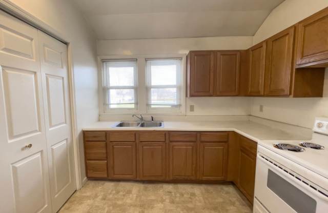 Coming Soon: 9011 W Jackson St! 3 Bedroom 1 Bath! Pet Friendly! Yorktown School District Gallery 3