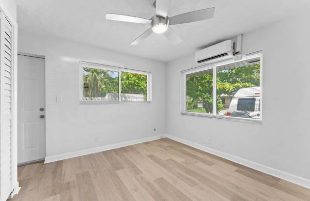 1632 NE 4th Place Gallery 4