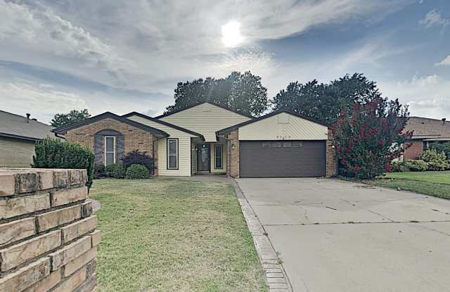 Large 3 Bedroom 2 Bathroom Home in Yukon Schools with Storm Shelter photos photos Large 3 Bedroom 2 Bathroom Home in Yukon Schools with Storm Shelter photos photos