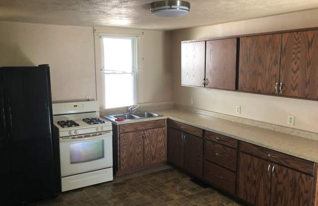 Looking for great tenants for this 2 bedroom house - 1108 West Wall Street, Janesville, WI 53548