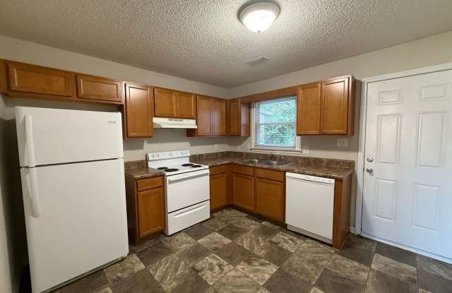 Nice 2 bedroom, 1 bath Duplex Gallery 3
