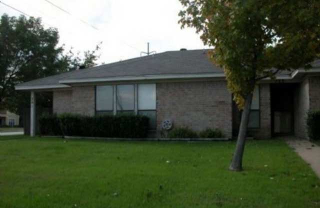 703 Boyd Drive - 703 Boyd Drive, Grapevine, TX 76051