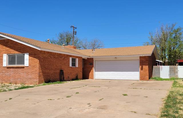 LARGE HOME ON QUIET STREET Gallery 1