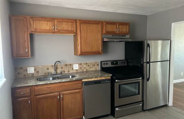 $100 Price Drop! Snag this apartment before the price goes back up!! - 1042 Forest Court, Kansas City, KS 66103
