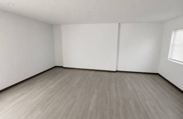 246 West Maple Street - b Gallery 2