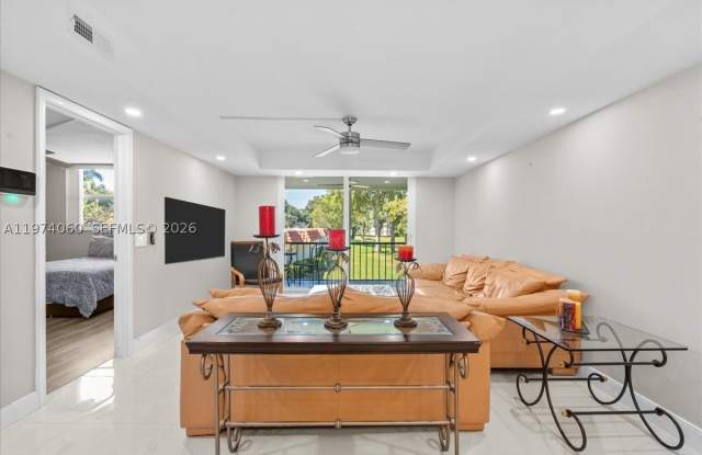 811 S Hollybrook Dr Gallery 4