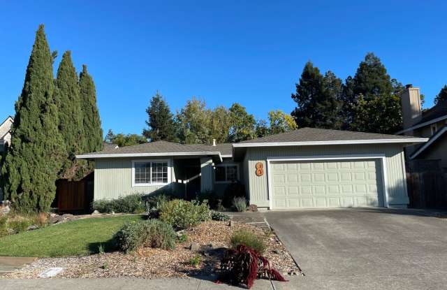 Beautiful Single Lveve 3/2 East Petaluma Home - 8 Del Sol Court - 8 Del Sol Court, Petaluma, CA 94954