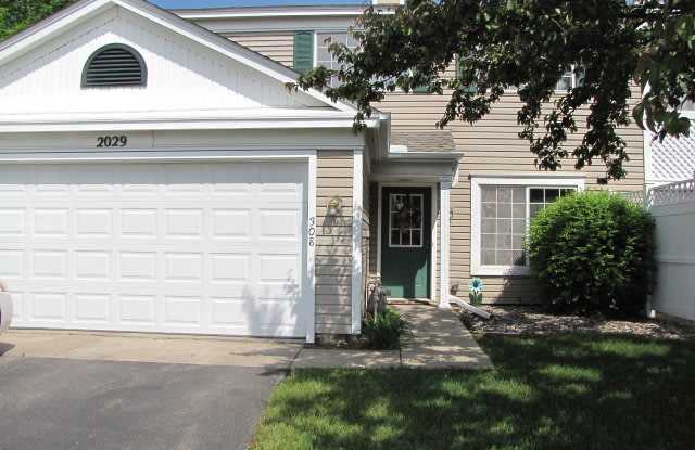 Great location *2Bed*1.5Bath End Unit Townhome w/ LOFT*Avail July 1 - 2029 Southcross Drive West, Burnsville, MN 55306