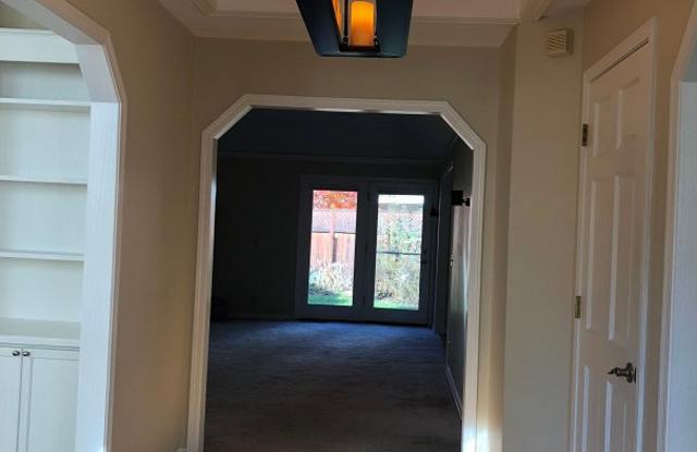 Beautifully Updated Three Bedroom Calistoga Home Gallery 3