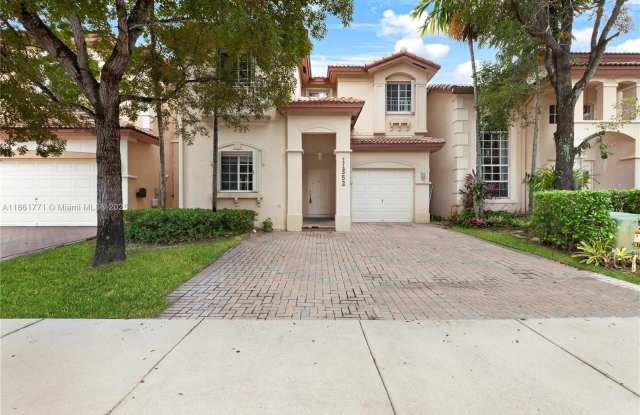 11552 NW 69th Ter photos photos