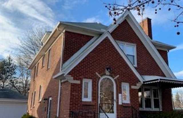 200 S PLEASANT Street Gallery 2