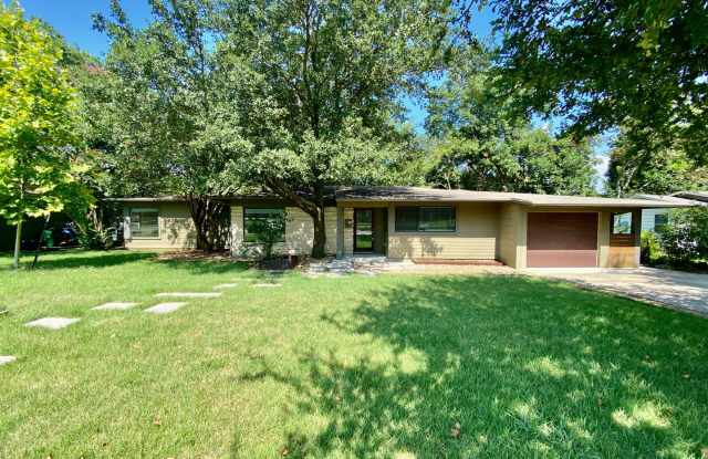 Charming 4 Bedrooms, 3 Bathrooms Home in Allandale!!!! photos photos