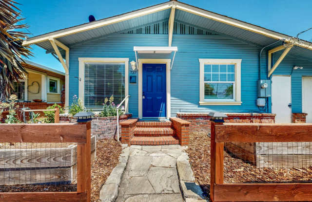 Charming 2 Bedroom 1 Bathroom Single Family Home with One Car Garage! photos photos Charming 2 Bedroom 1 Bathroom Single Family Home with One Car Garage! photos photos