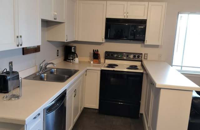Furnished One bedroom Condo, short-mid term lease with large deck to enjoy the Boulder weather. Gallery 3