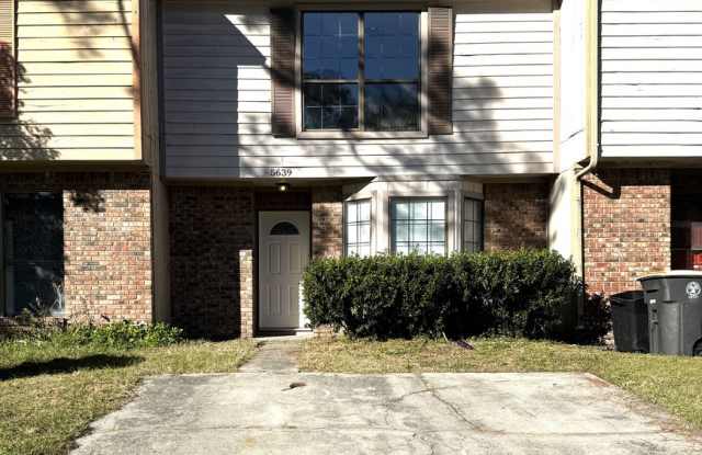 2 BR 2.5 BA TOWNHOME - Lexington Square - 5639 Bennington Drive, Jacksonville, FL 32244