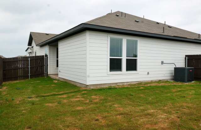 Stunning 3x2 Luxury Duplex in Buda, TX! Gallery 3