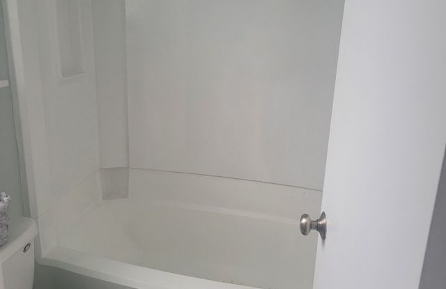 Located in Caneel Cove this 2 bed 2 bath townhome features hardwood floors throughout , photos photos