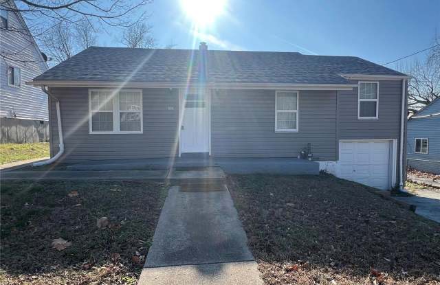 452 Bluff Drive - 452 Bluff Drive, Riverview, MO 63137
