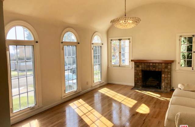 4743 AMBROSE Avenue Gallery 3