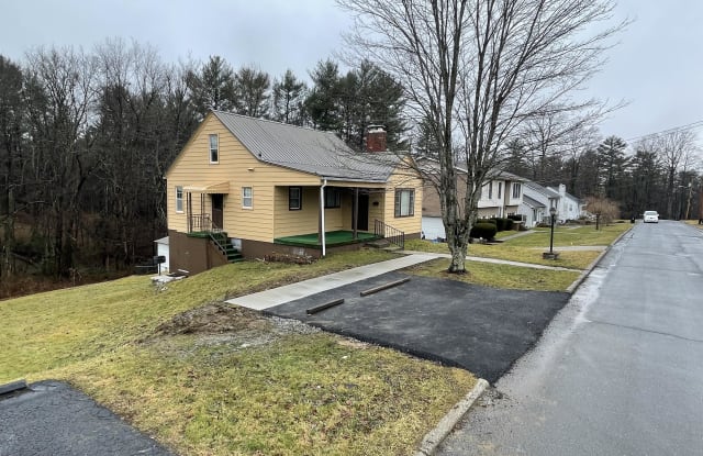 118 Northwestern Avenue - 118 Northwestern Avenue, Beckley, WV 25801