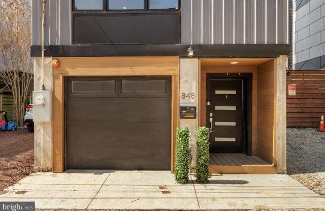 848 N LEITHGOW Street Gallery 4