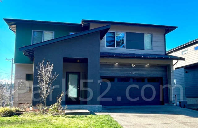 Beautiful Tri-Level 3 Bedroom Home in University Place photos photos