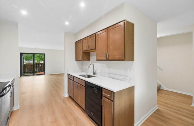 Available now! Townhome in Saltaire! Gallery 3